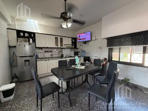 Casa - Lote propio - Para 2 familias - Jardin - Pileta - Garage