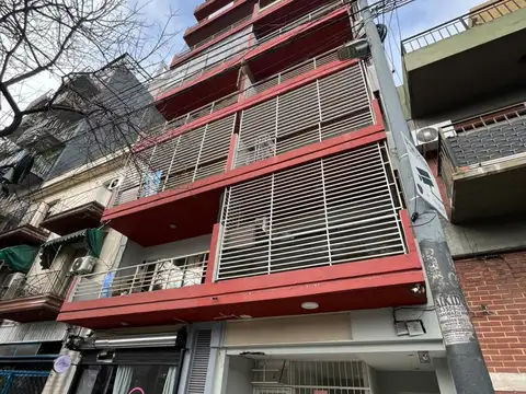 ALQUILER DE MONOAMBIENTE CON AMPLIO BALCON - EXCELENTE UBICACION