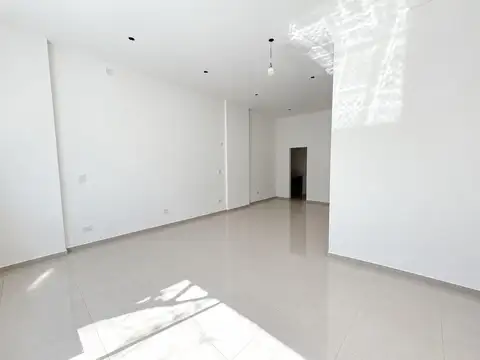 Local comercial a estrenar en alquiler / Barrio Lourdes