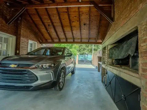 Casa en Venta con 3 cocheras