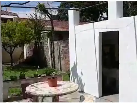 CASA CON AMBIENTES AMPLIOS