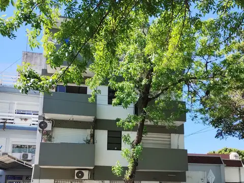 Irigoyen al 2100 2 amb. con balcón Villa Real