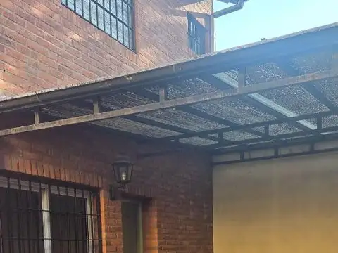 Depto Tipo Casa 3 ambientes con 2 baños