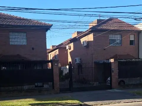 Depto Tipo Casa en Alquiler de 3 ambientes