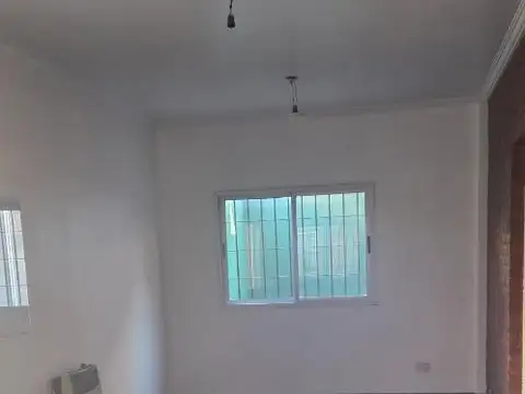 Depto Tipo Casa en Alquiler con 1 cocheras