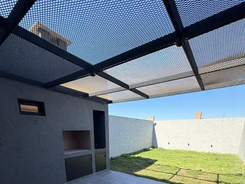 Casa 3 ambientes con 2 baños