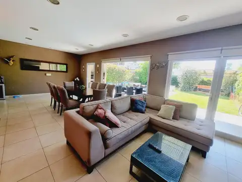 Casa en Venta en Barrio Parque Leloir, USD 290.000