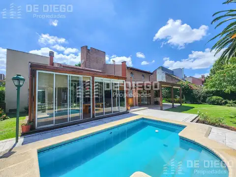 Apto crédito - Venta casa 5 ambientes doble lote, pileta y ascensor -  Country San Miguel de Ghiso,