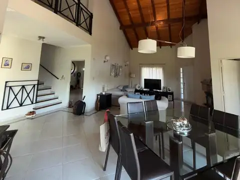 Casa de 4 dormitorios en Villa Los Alamos