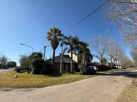 Casa de 4 dormitorios en Villa Los Alamos 