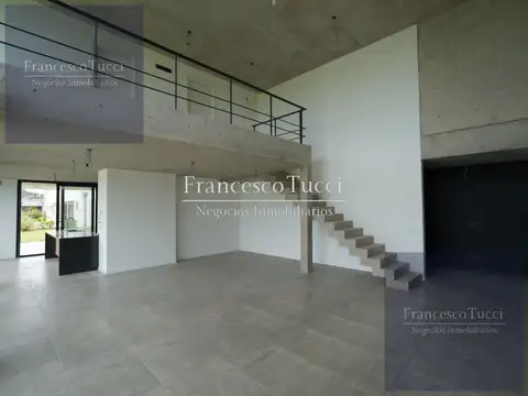 Casa 5 ambientes con 3 baños