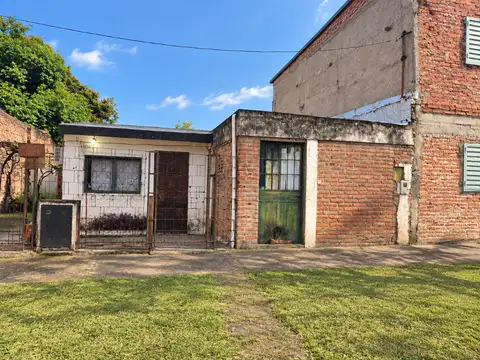 Vendo casa a refaccionar terreno 540 m2