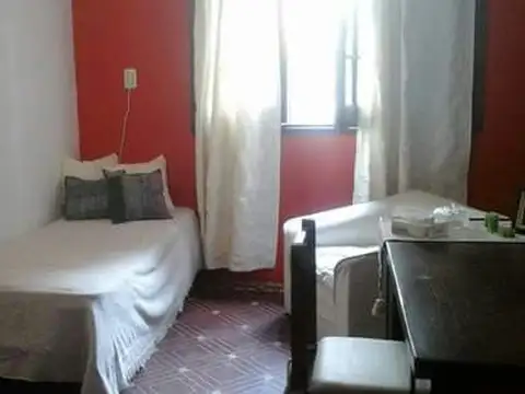 CASA EN VENTA - LA PLATA