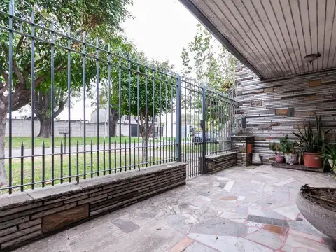 EXCELENTE CASA 3AMB.FONDO LIBRE.COCHERA.QUINCHO!