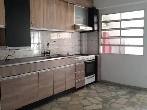 Casa de 3 dormitorios en planta alta  , Barrio España y Hospitales.