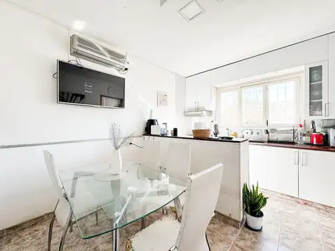 Casa 6 ambientes con 2 baños
