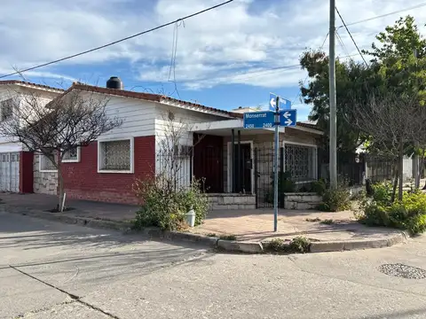 Casa 9 ambientes con 2 baños