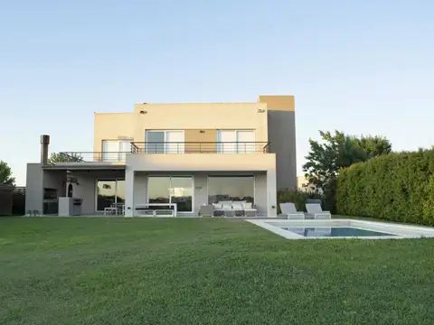 Av. de los Lagos, El Canton Barrio Golf 100