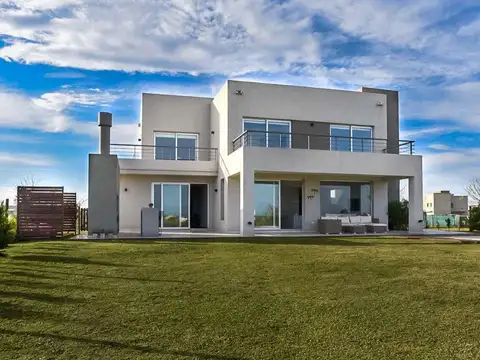 Casa en Alquiler en El Cantón - Barrio Islas, USD 2.200