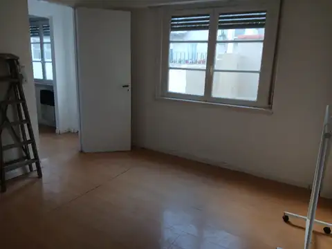 Dos ambientes tipo ph primer piso por escalera