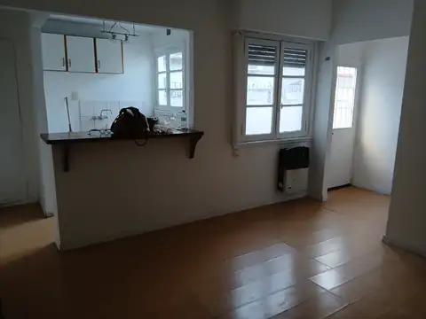 Av Santa Fe 1300, Piso 1*