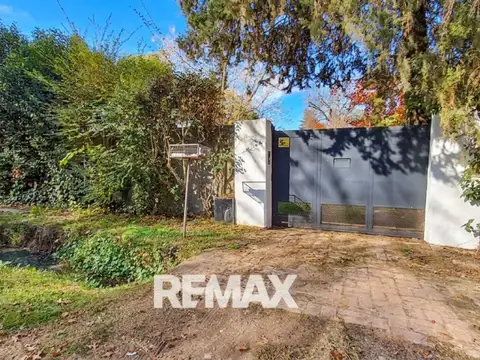 Casa en Venta con 3 cocheras