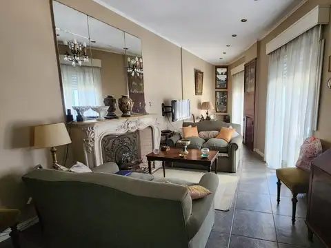 Depto Tipo Casa en Venta de 5 ambientes