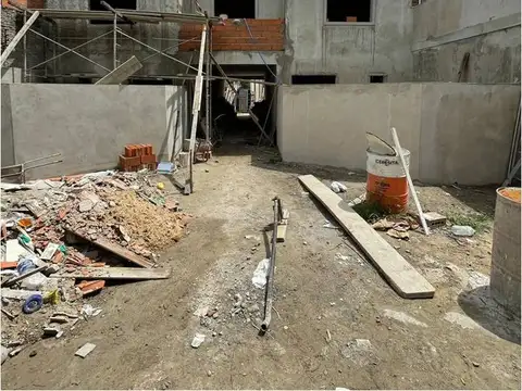 Depto Tipo Casa en Venta con 2 cocheras