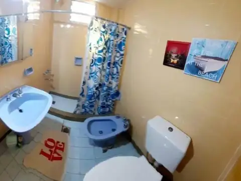 Casa en venta - 4 Dormitorios 2 Baños - 353Mts2 - Mar del Tuyú