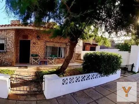 Casa en venta - 4 Dormitorios 2 Baños - 353Mts2 - Mar del Tuyú