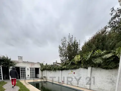 Casa en Venta con 2 cocheras