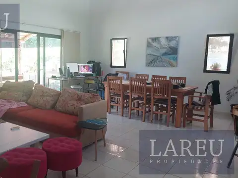 Casa en Venta con 3 cocheras