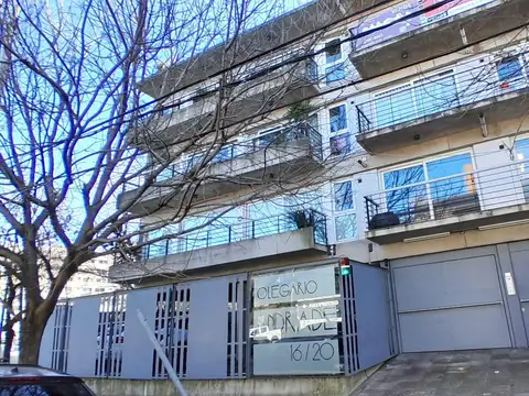 Departamento en venta en Acassuso, 3 ambientes, con cochera.