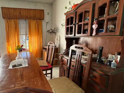 Casa 6 ambientes con 2 baños