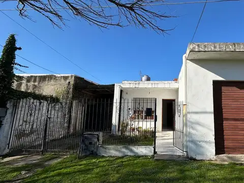 VENTA CASA 6 AMBIENTES + LOCAL  MONTE GRANDE