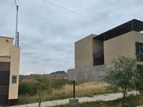 LOTE EN VENTA COMPLEJO PRIVADO CIUDAD APTO PH