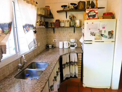 Hermosa Casa de 3 Dormitorios con Jardin y Pileta. En Funes.