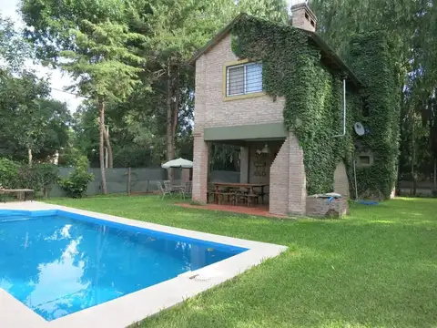 Casa 4 ambientes con 2 baños