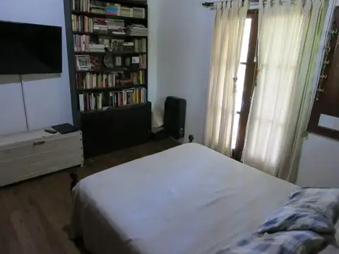 Hermosa Casa de 3 Dormitorios con Jardin y Pileta. En Funes.