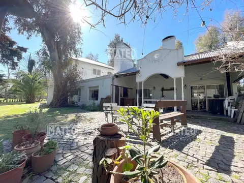 Casa 5 ambientes con 4 baños