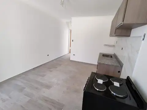 Alquiler Dos Ambientes con Balcón en Villa Luzuriaga