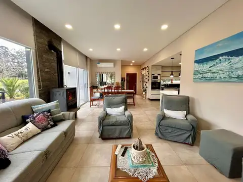 Casa 4 ambientes con 3 baños