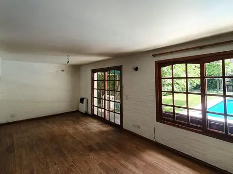 Casa en Alquiler con 2 cocheras
