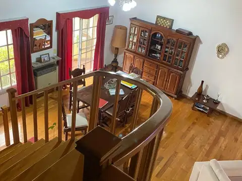 Casa en Venta con 3 cocheras