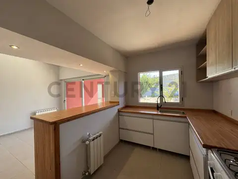 Casa 7 ambientes con 1 baño
