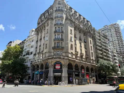 Oficina 5 ambientes con 4 baños