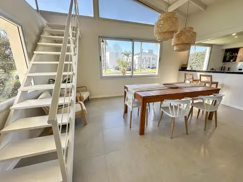 Casa 6 ambientes con 2 baños