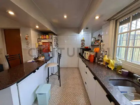 Casa en Venta con 4 cocheras