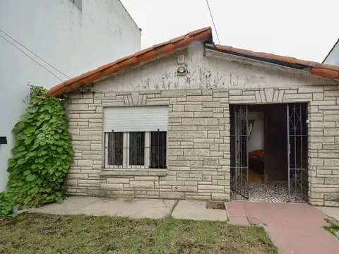 VENTA CASA 3 AMBIENTES  LINDO ENTORNO