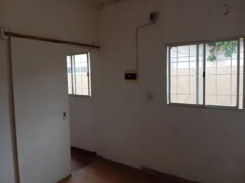 Depto Tipo Casa en Alquiler en Caseros, $ 300.000